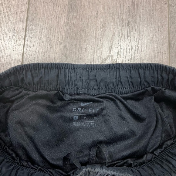 Women Nike Dri Fit Running Shorts - Picture 5 of 6